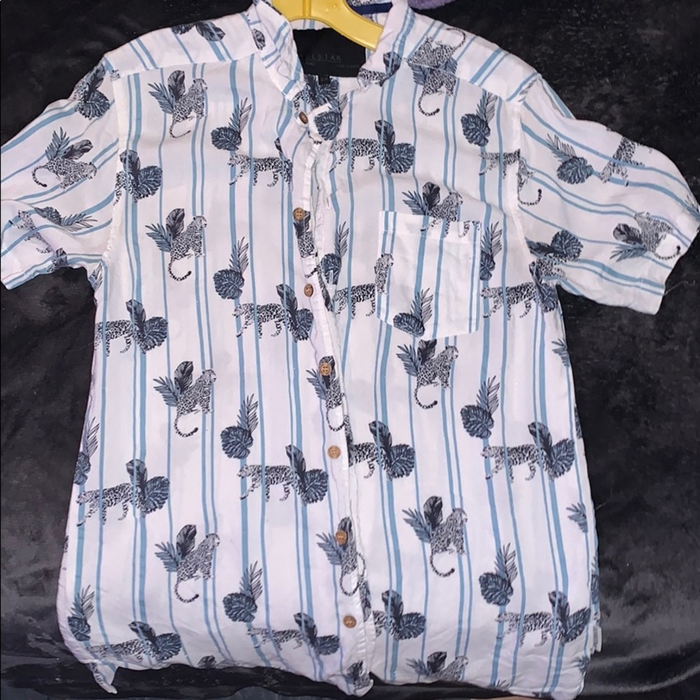 Breezy short-sleeve button up